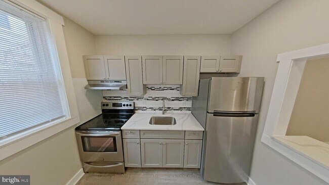 Photo - 1939 N Myrtlewood St