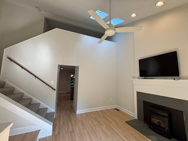 Photo - Adorable 1 bedroom 1.5. bath end unit townhouse in Annapolis