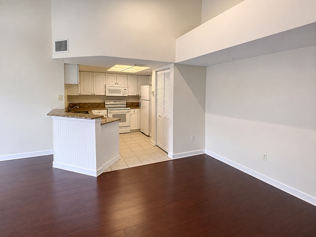 Photo - 1100 Crestwood Ct S Unit 1117