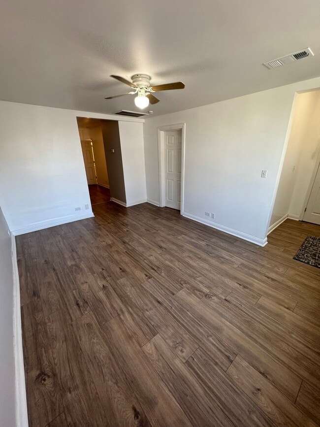 Photo - 617 W 43rd Pl