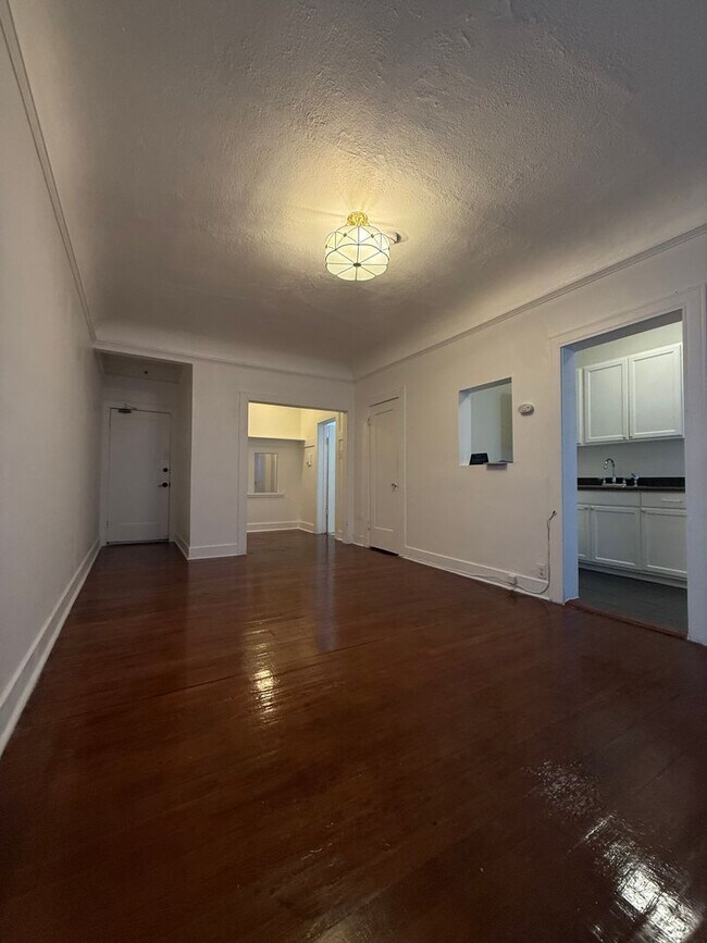 6358 Yucca St Unidad 104
