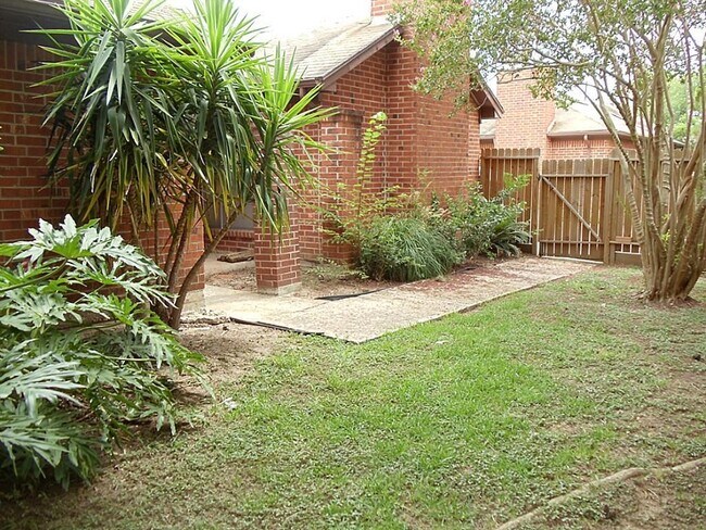 Photo - 10818 Lynbrook Dr Unit A