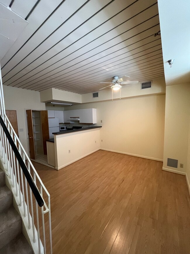 Photo - 907 Caroline St