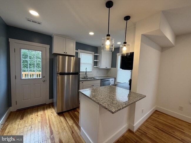 Photo - 618 Wolfe St Unit B