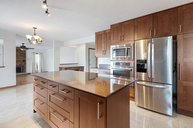 Photo - 775 Harmon Blvd