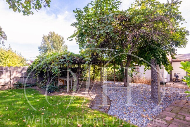 Photo - 427 SW Bade Ave Unit 427 SW Bade Ave,  2