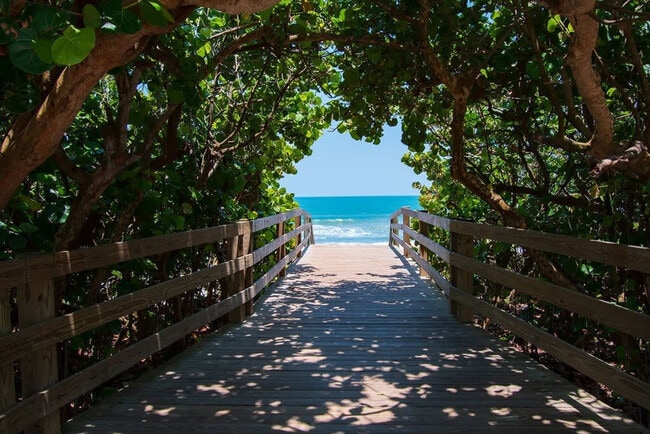 Photo - 1999 Island Club Dr Unidad FL2-ID1044413P