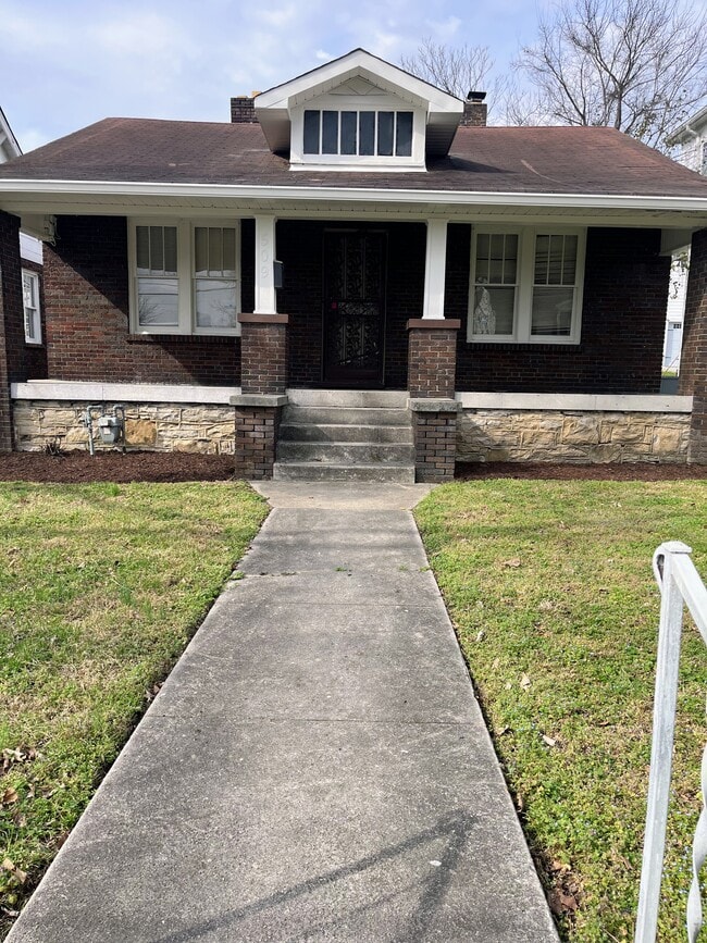 Building Photo - 509 19th Ave N