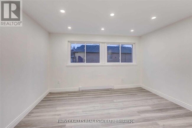 Photo - 901 Millwood Rd