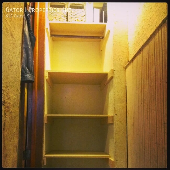 Photo - 612 Cross St