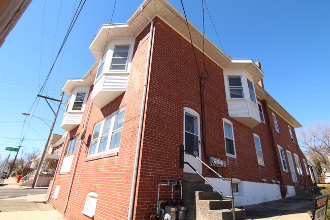 Building Photo - 1103 South St Unit #2 Rental