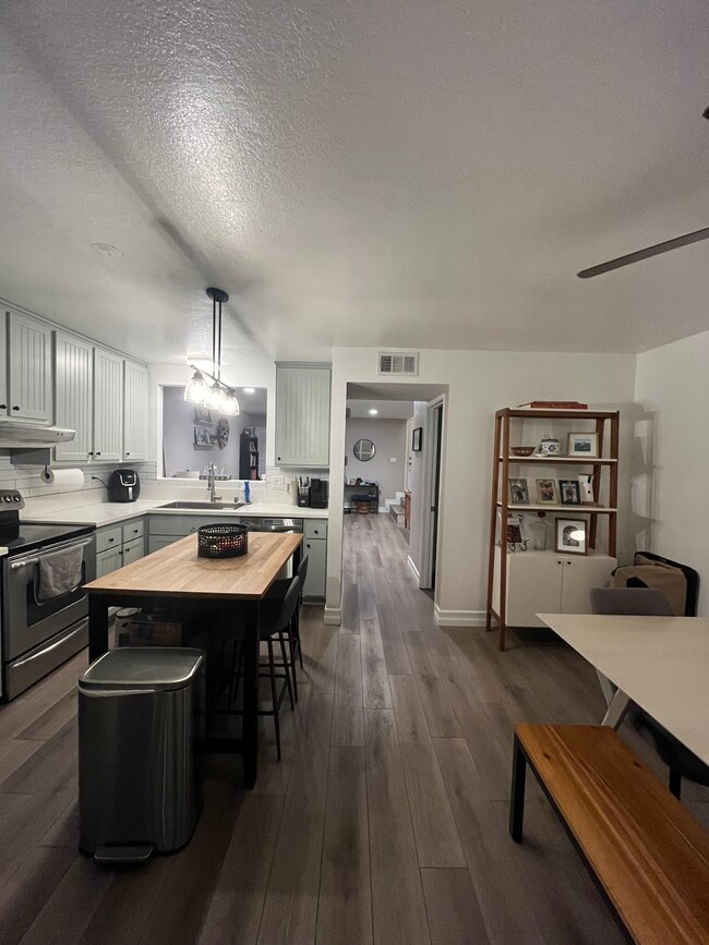 Photo - 700 W Walnut Ave Townhome
