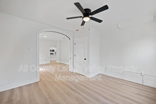 Photo - 122 E Goepp St Unit 1