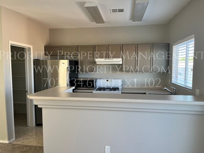 Photo - ~IMMACULATE TOWNHOME! Gated Access! 2 Primary Bedrooms! 1 Car Attached Garage! DO NOT MISS THIS!