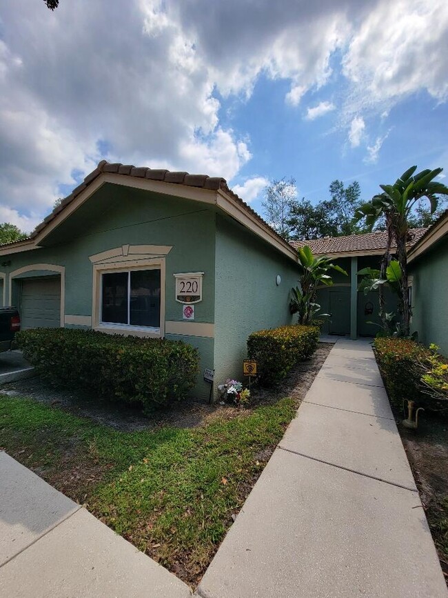 Photo - 220 Crestwood Cir Condo Unit 102