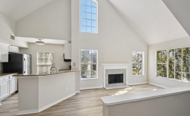 Photo - 13700 Richmond Park Dr N