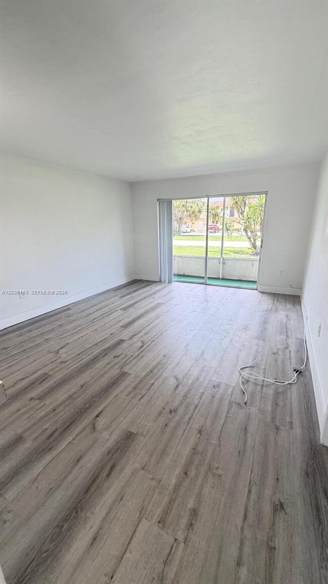 Photo - 20200 NE 27th Ct Unidad 9