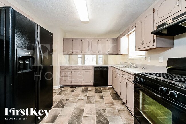 765 Fieldstone Dr