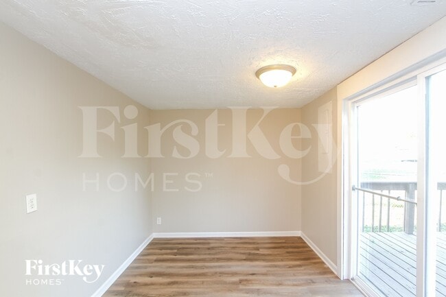 Photo - 3135 Foltz St