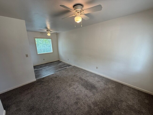 Photo - 1570 Bellevue St SE