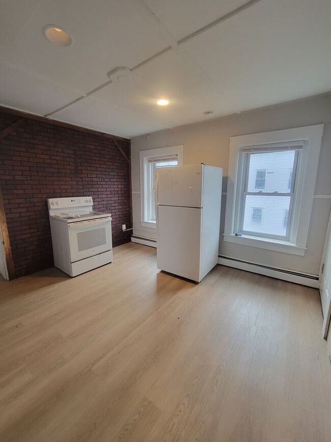 Building Photo - 15 Broadway Unit 3