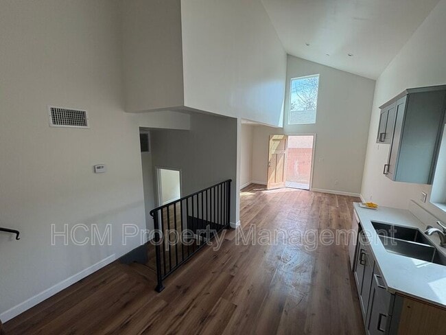 Photo - 5507-5509 S Manhattan Pl