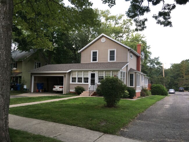 Photo - 914 Oak St House