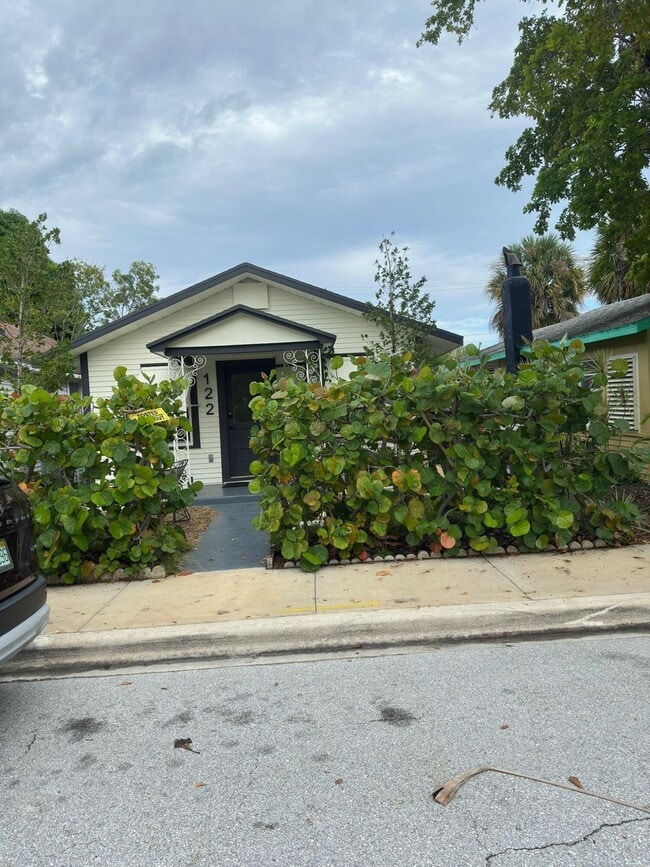 Photo - 122 S K St
