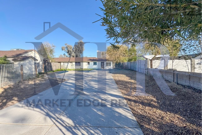 Photo - 1Bed/1Bath Apt at 16th St/Thomas Rd! NO CREDIT, NO BACKGROUND, NO RENTAL HISTORY CHECK!