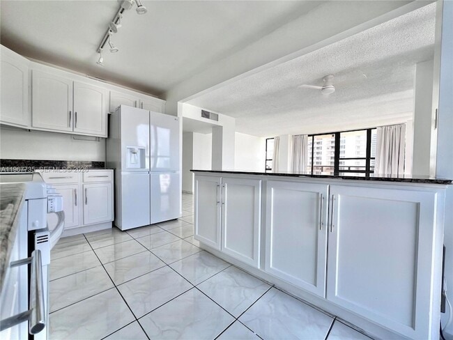 Photo - 600 NE 36th St Unit 1921