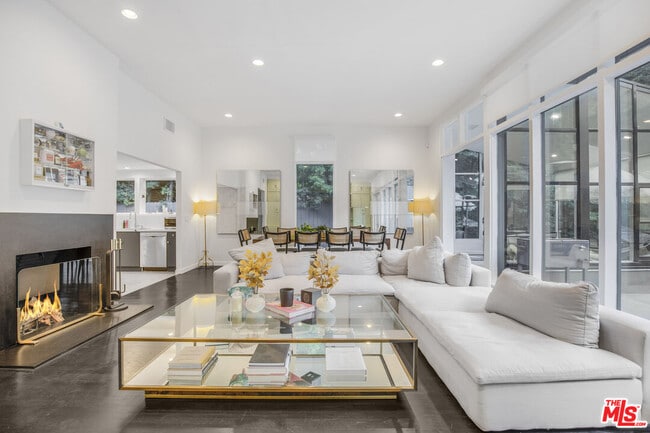 Photo - 1833 Franklin Canyon Dr