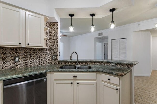Photo - 10103 Myrtlewood Cir W