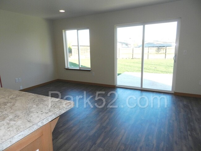 Photo - 3 bedroom 1.5 bathroom duplex in Fife!