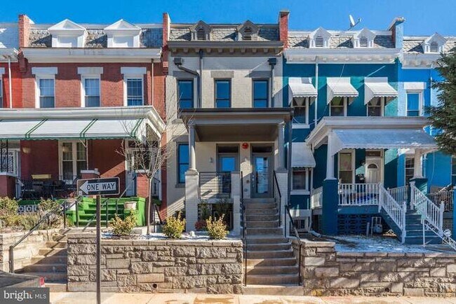 Photo - 3123 Warder St NW Unidad #1