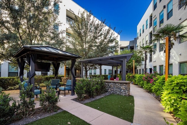 Aldrich_amenity_courtyard 2