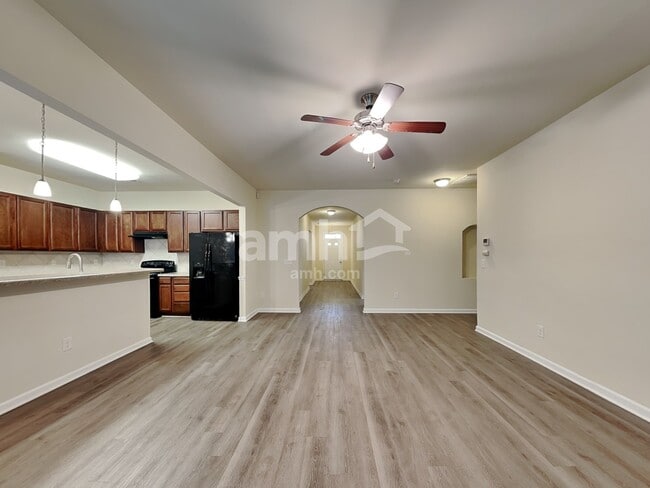 Photo - 118 Still Water Cir