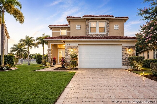 2335 NW Via Della Ct