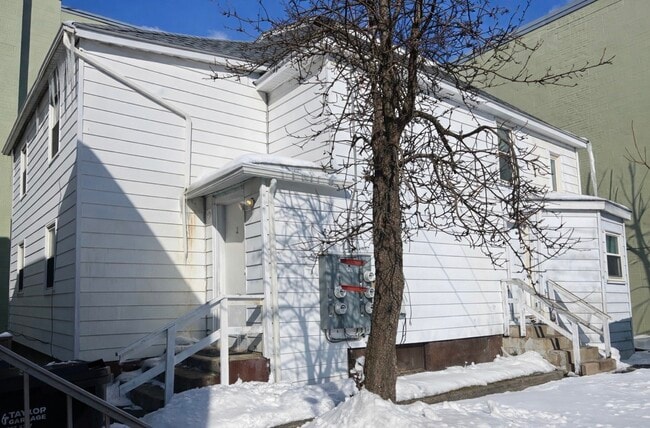 Building Photo - 36.5 Fayette St Unit 3