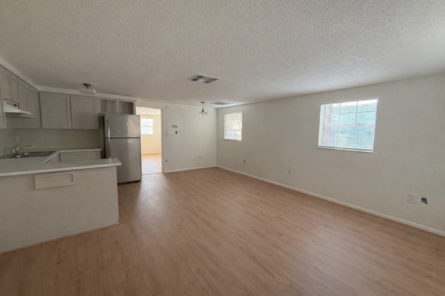 Photo - 6444 Adams St