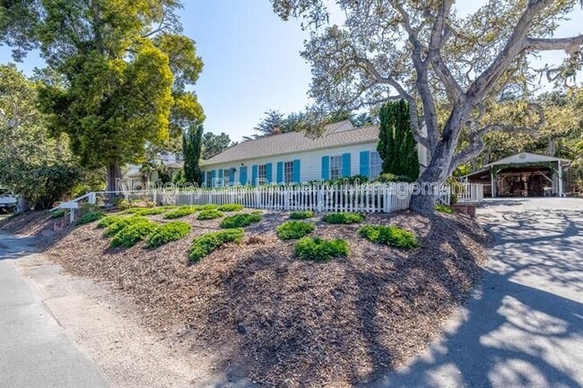 Building Photo - 84 Vía Del Pinar