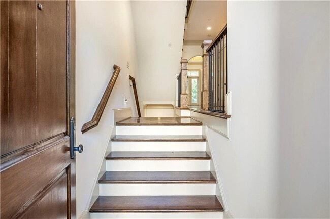 Photo - 58 Sheridan Dr NE