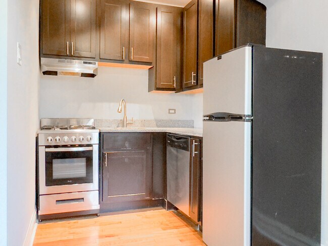 Photo - 4742 N Hermitage Ave Unit 104