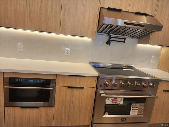 Building Photo - 20520 Sherman Way