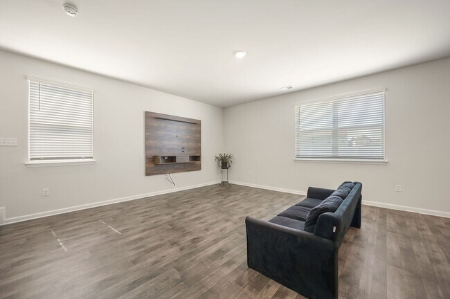Photo - 387 Mardella Dr