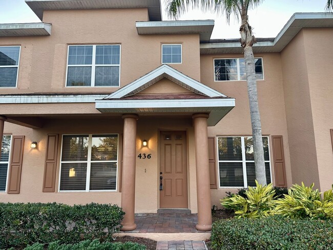 Charming 2-Bedroom, 2-Bathroom Townhome in... - Charming 2-Bedroom, 2-Bathroom Townhome in...