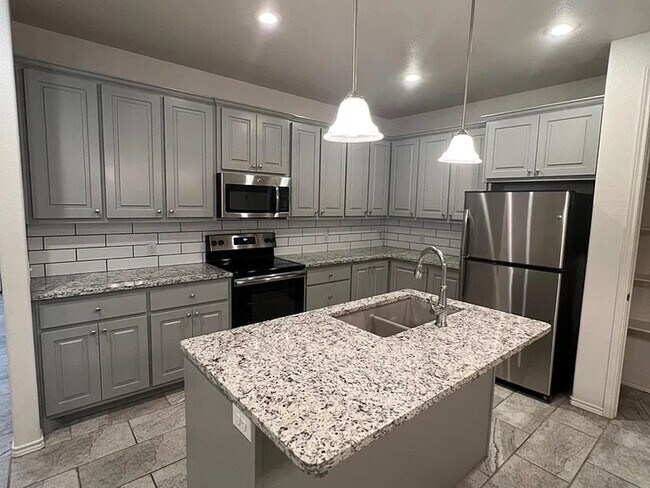 Photo - Beautiful 2 bed/2 bath/2 car garage Townhome!