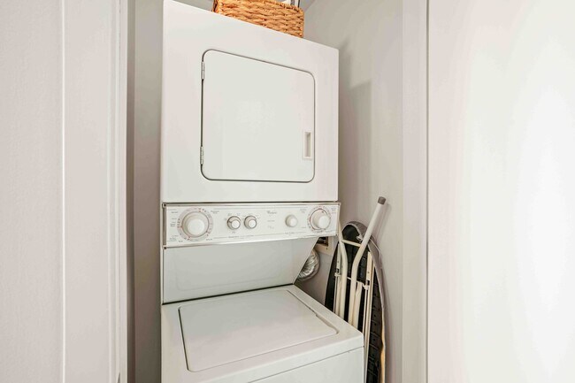 Photo - 645 W Kinzie St