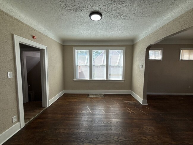 Photo - Freshly Renovated 5-Bedroom Home – Quality...