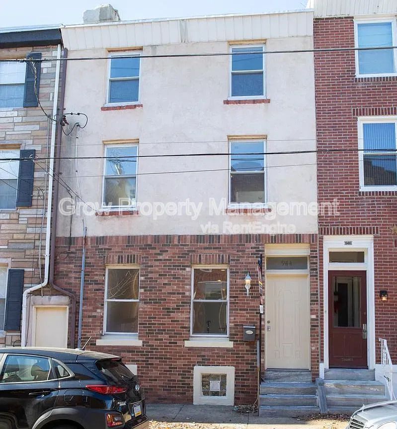 Photo - 944 N Randolph St House
