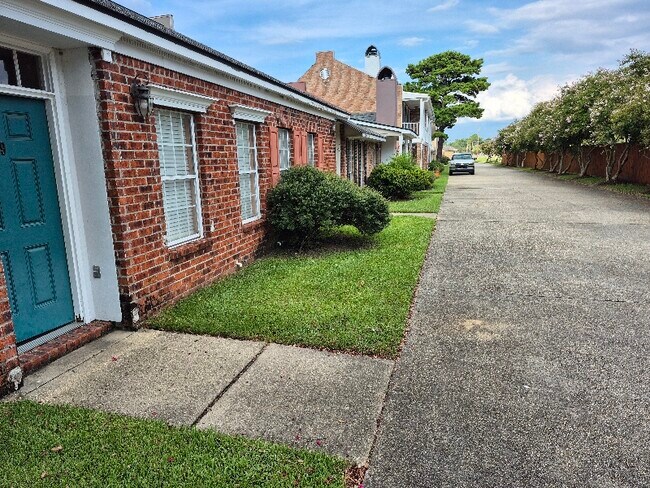 Photo - 152 S Foster Dr